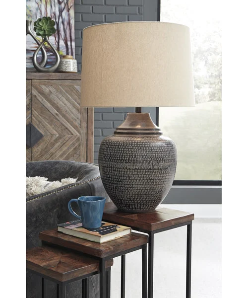 Signature design by ashley 30"H Olinger Metal Table Lamp (1/CN) Brown